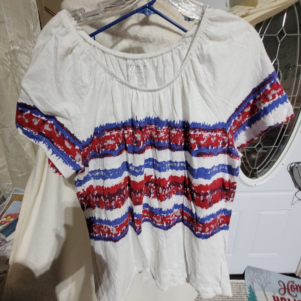(854) Green Source brand apparel, Size L,  Top